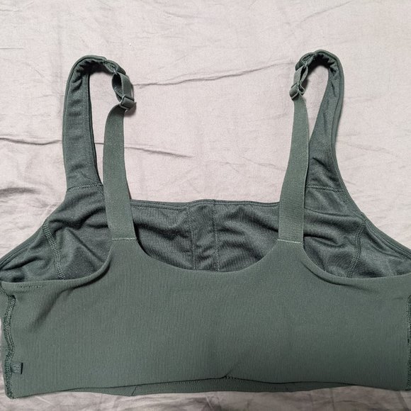 lululemon ribbed train bra - size 12 - Picture 3 of 3